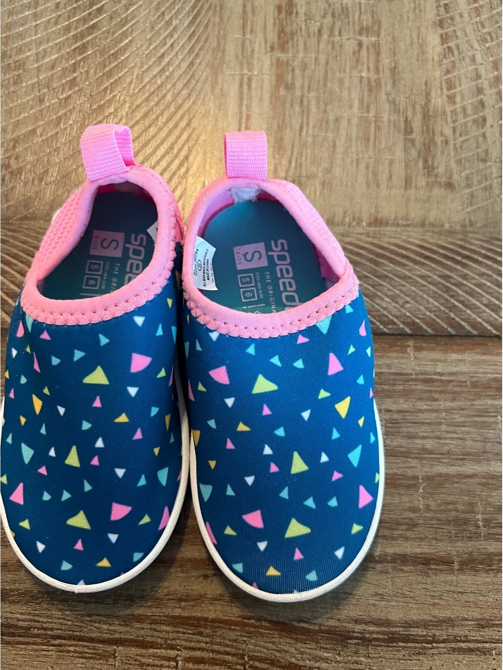 Speedo Kids' Size 5-6 Water Shoes with Pink and Blue Triangle Pattern